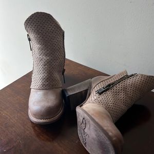 Light tan leather free bird booties.